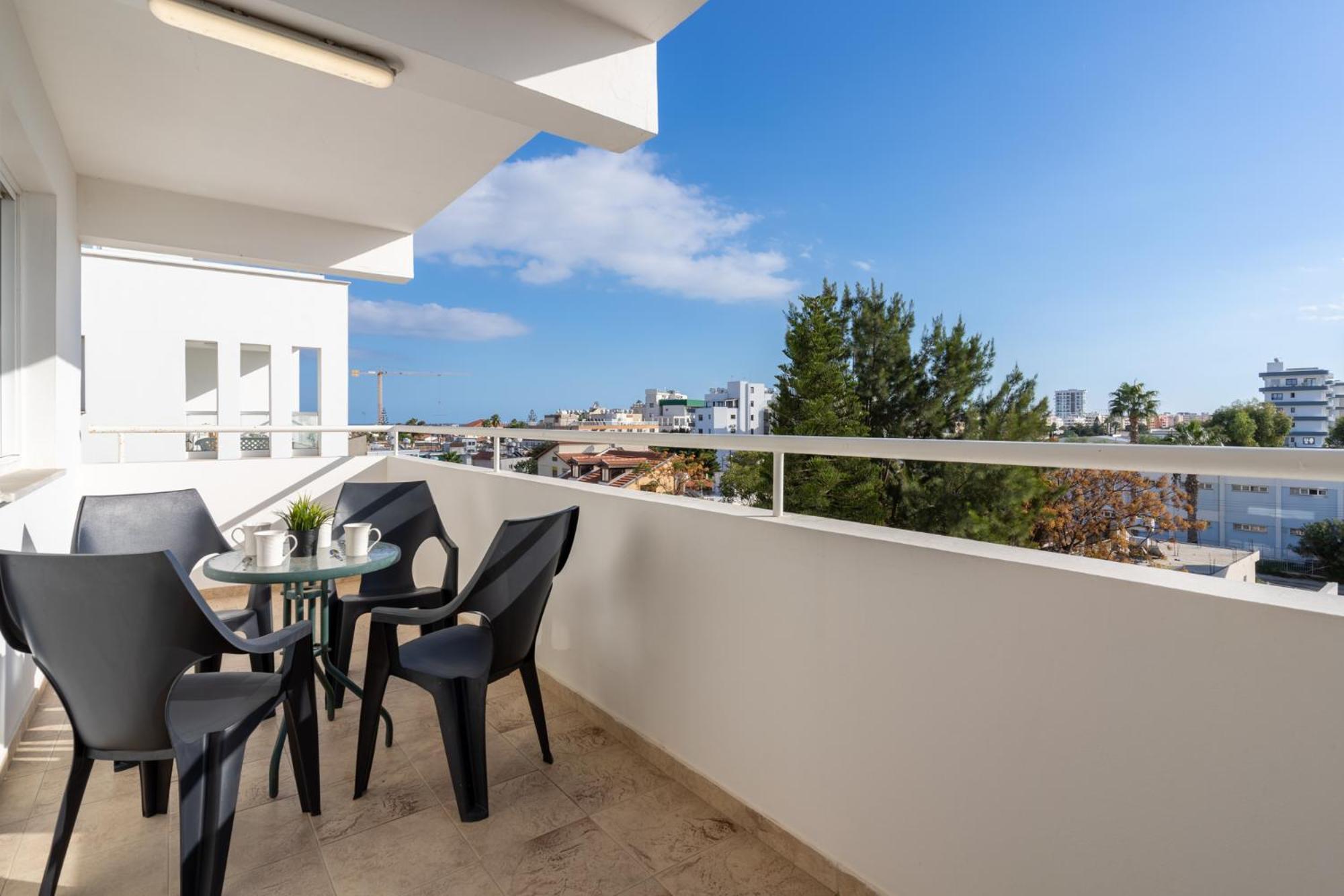 Jayde 2-Bedroom Apartment In Larnaca Dış mekan fotoğraf